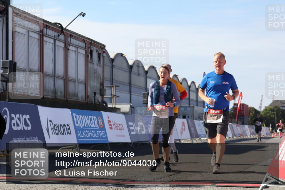 03.10.2025 - Köhlbrandbrückenlauf Luisa Fischer http://msf.ph/oto/9044030 03.10.2025 13:40:28 Ziel 5270, 5613, 6245, 6278, 6284 meine-sportfotos.de