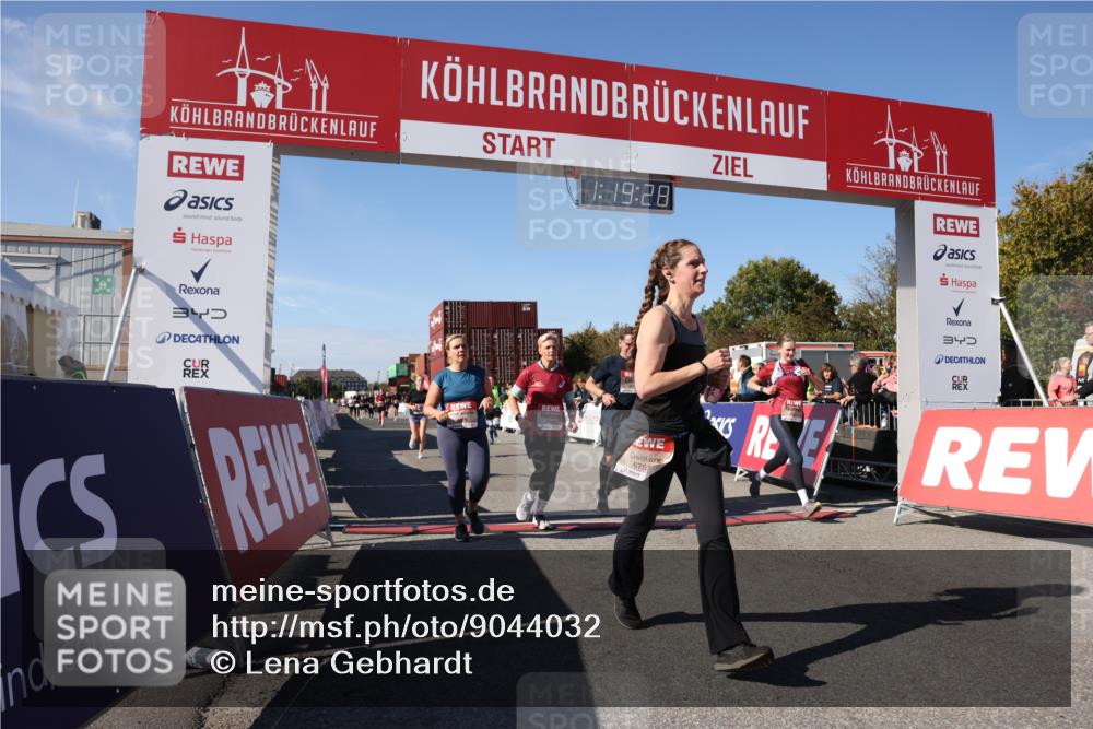 03.10.2025 - Köhlbrandbrückenlauf Lena Gebhardt http://msf.ph/oto/9044032 03.10.2025 13:19:29 Ziel 4593, 4691, 4971, 5009, 5405, 5443, 5451, 5578, 6057, 6230, 6576, 6753, 6776 meine-sportfotos.de