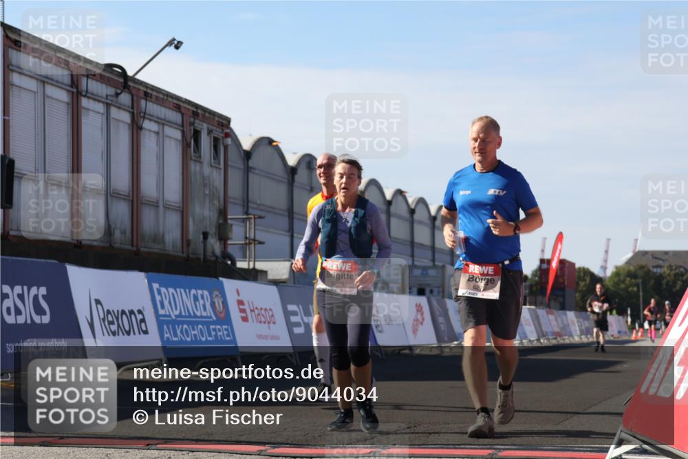 03.10.2025 - Köhlbrandbrückenlauf Luisa Fischer http://msf.ph/oto/9044034 03.10.2025 13:40:28 Ziel 5270, 5613, 6245, 6278, 6284 meine-sportfotos.de