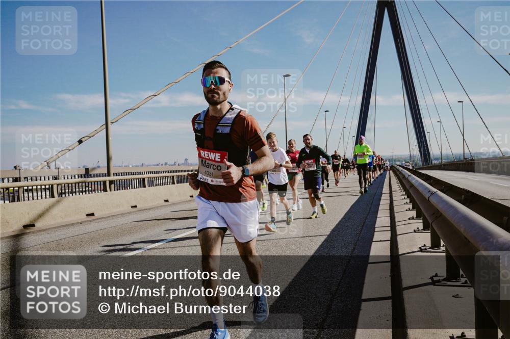 03.10.2025 - Köhlbrandbrückenlauf Michael Burmester http://msf.ph/oto/9044038 03.10.2025 12:25:46 Position 1 4331 meine-sportfotos.de