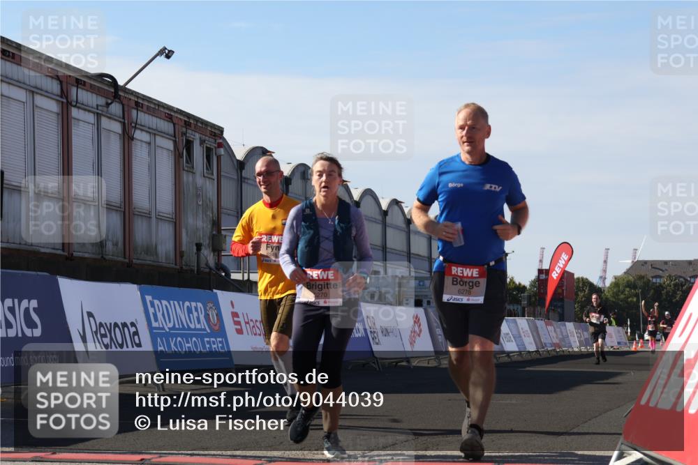 03.10.2025 - Köhlbrandbrückenlauf Luisa Fischer http://msf.ph/oto/9044039 03.10.2025 13:40:29 Ziel 5270, 5613, 6245, 6278, 6284 meine-sportfotos.de