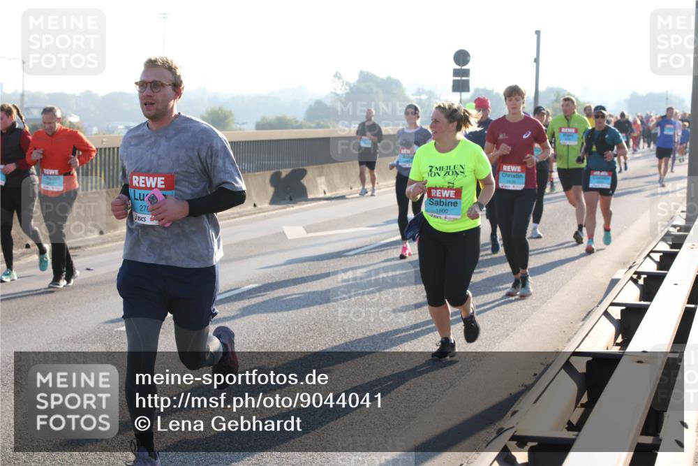 03.10.2025 - Köhlbrandbrückenlauf Lena Gebhardt http://msf.ph/oto/9044041 03.10.2025 09:27:01 Position 1 270, 1800, 2439 meine-sportfotos.de