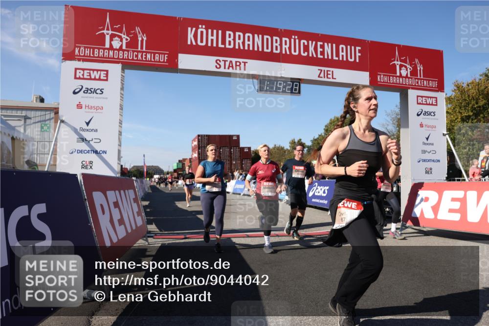 03.10.2025 - Köhlbrandbrückenlauf Lena Gebhardt http://msf.ph/oto/9044042 03.10.2025 13:19:29 Ziel 4593, 4691, 4971, 5009, 5405, 5443, 5451, 5578, 6057, 6230, 6576, 6753, 6776 meine-sportfotos.de