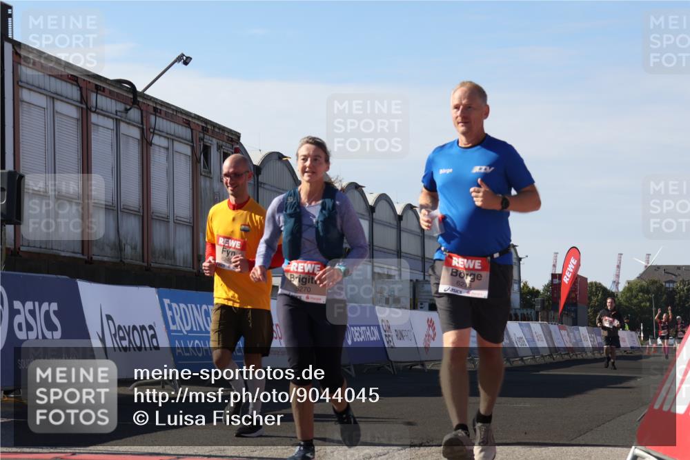 03.10.2025 - Köhlbrandbrückenlauf Luisa Fischer http://msf.ph/oto/9044045 03.10.2025 13:40:29 Ziel 5270, 5613, 6245, 6278, 6284 meine-sportfotos.de
