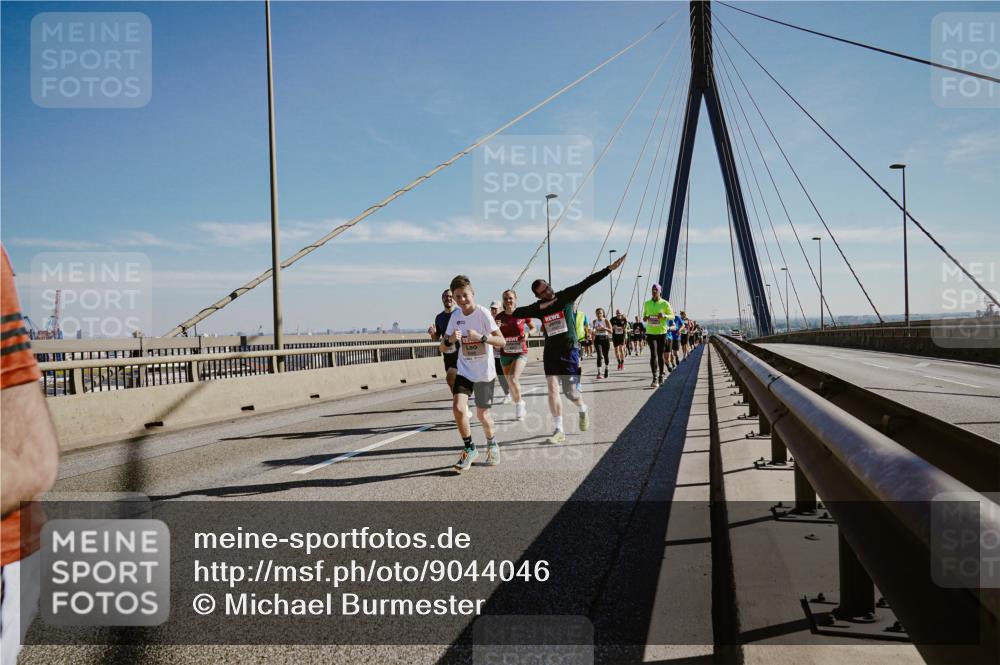 03.10.2025 - Köhlbrandbrückenlauf Michael Burmester http://msf.ph/oto/9044046 03.10.2025 12:25:47 Position 1  meine-sportfotos.de