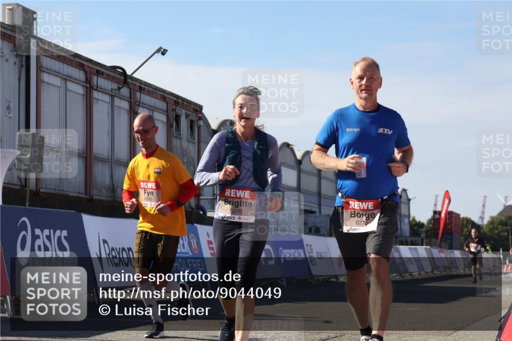 03.10.2025 - Köhlbrandbrückenlauf Luisa Fischer http://msf.ph/oto/9044049 03.10.2025 13:40:29 Ziel 5270, 5613, 6245, 6278, 6284 meine-sportfotos.de