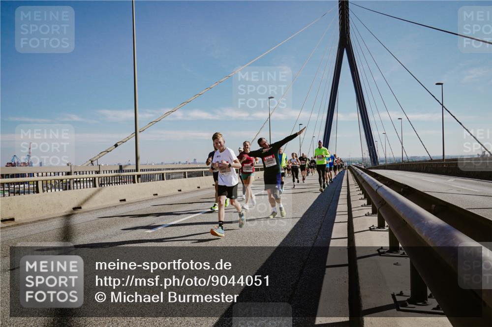 03.10.2025 - Köhlbrandbrückenlauf Michael Burmester http://msf.ph/oto/9044051 03.10.2025 12:25:47 Position 1  meine-sportfotos.de