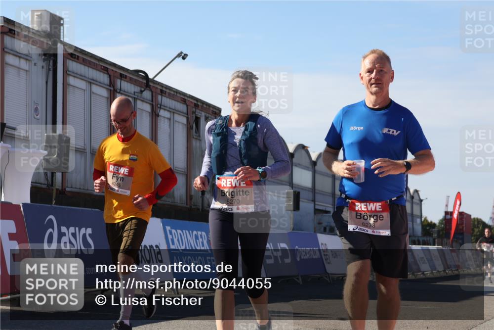 03.10.2025 - Köhlbrandbrückenlauf Luisa Fischer http://msf.ph/oto/9044055 03.10.2025 13:40:30 Ziel 5270, 5613, 6245, 6278, 6284 meine-sportfotos.de