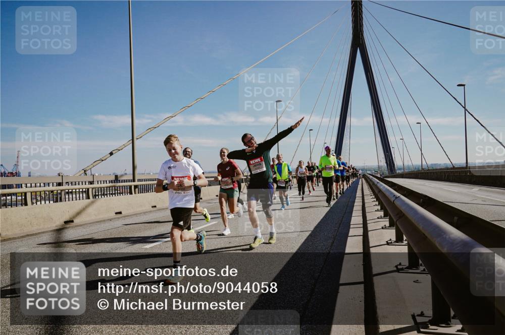 03.10.2025 - Köhlbrandbrückenlauf Michael Burmester http://msf.ph/oto/9044058 03.10.2025 12:25:47 Position 1 4147 meine-sportfotos.de