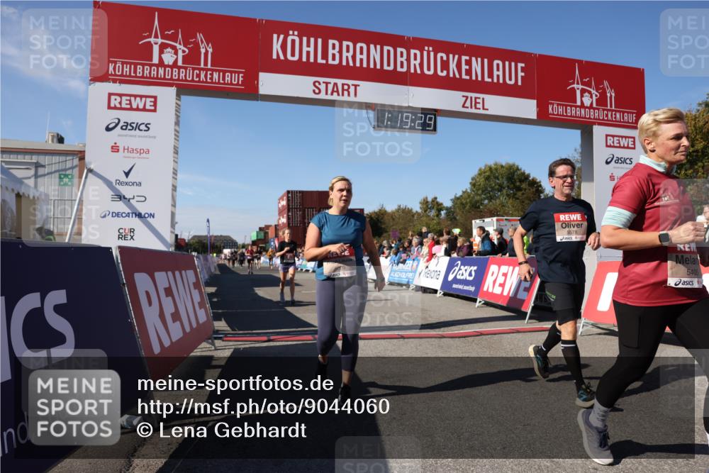 03.10.2025 - Köhlbrandbrückenlauf Lena Gebhardt http://msf.ph/oto/9044060 03.10.2025 13:19:30 Ziel 4691, 4971, 5009, 5405, 5443, 5451, 5578, 5838, 6057, 6230, 6753, 6776 meine-sportfotos.de