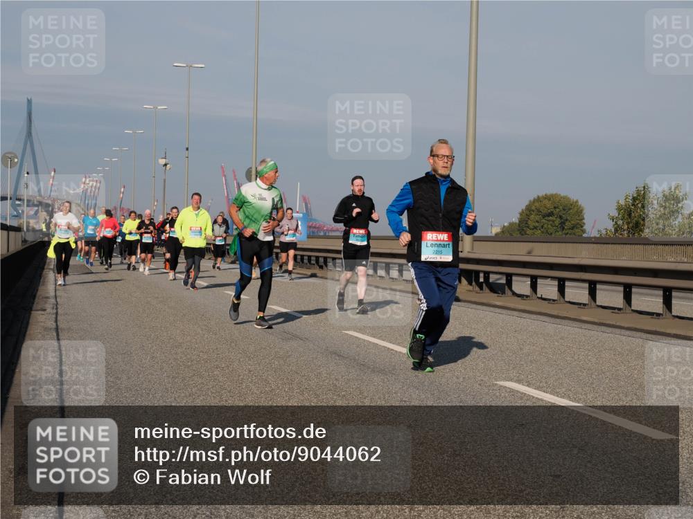 03.10.2025 - Köhlbrandbrückenlauf Fabian Wolf http://msf.ph/oto/9044062 03.10.2025 09:56:53 Position 3 15, 2215 meine-sportfotos.de