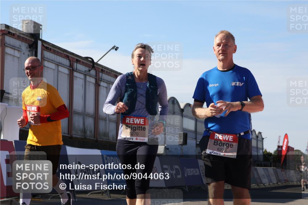 03.10.2025 - Köhlbrandbrückenlauf Luisa Fischer http://msf.ph/oto/9044063 03.10.2025 13:40:30 Ziel 5270, 5613, 6245, 6278, 6284 meine-sportfotos.de
