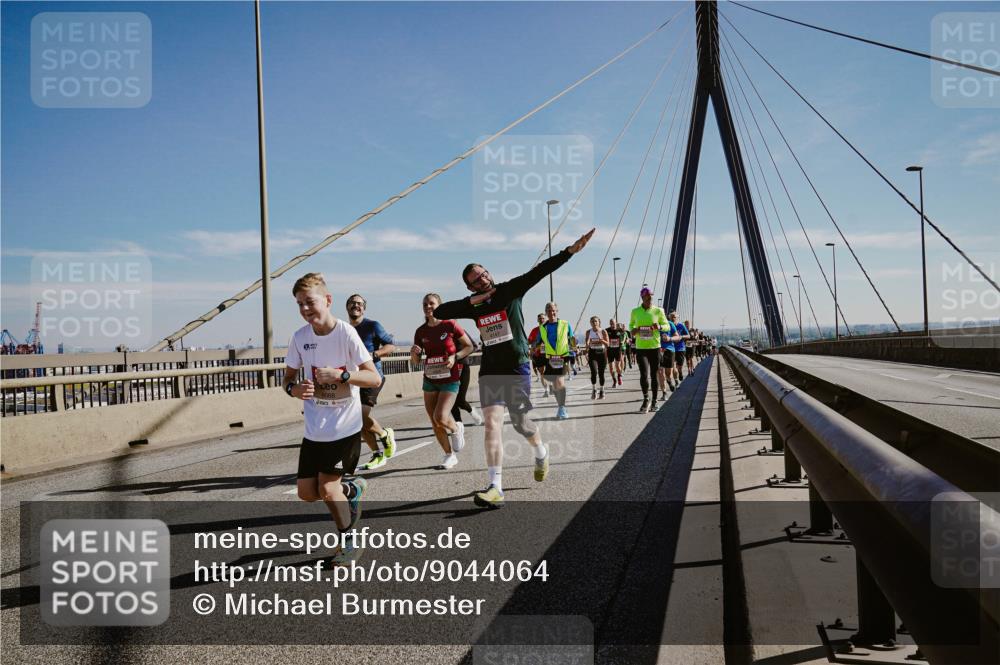 03.10.2025 - Köhlbrandbrückenlauf Michael Burmester http://msf.ph/oto/9044064 03.10.2025 12:25:47 Position 1  meine-sportfotos.de