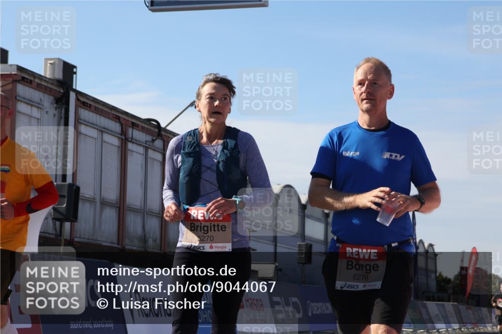 03.10.2025 - Köhlbrandbrückenlauf Luisa Fischer http://msf.ph/oto/9044067 03.10.2025 13:40:30 Ziel 5270, 5613, 6245, 6278, 6284 meine-sportfotos.de