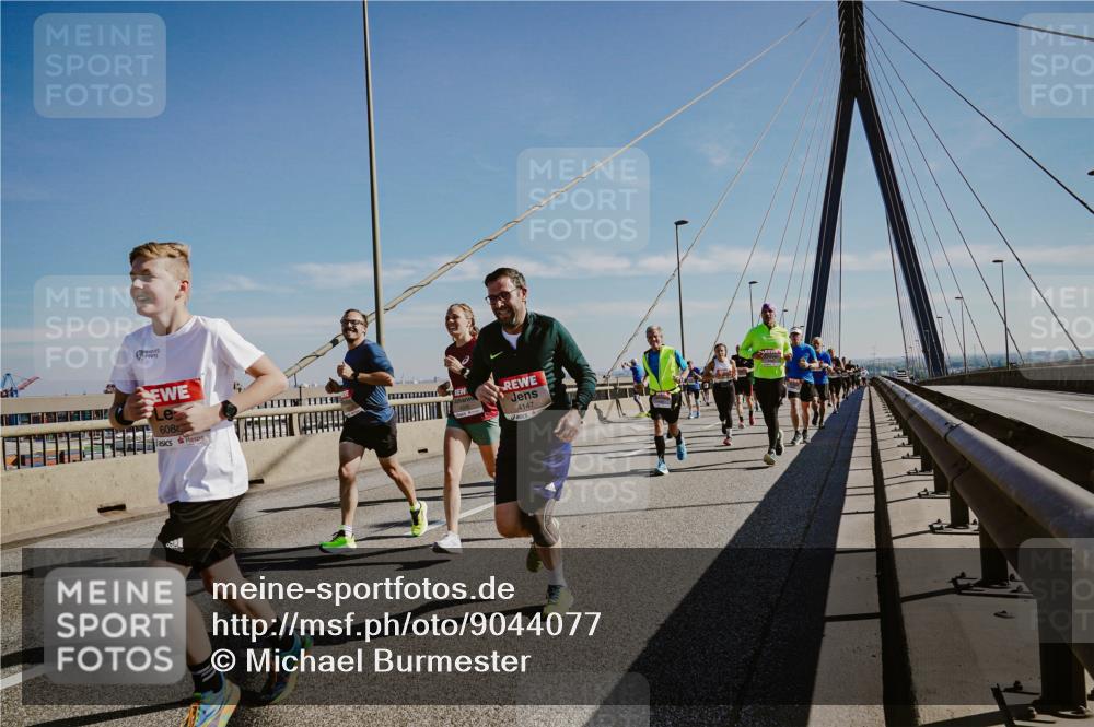 03.10.2025 - Köhlbrandbrückenlauf Michael Burmester http://msf.ph/oto/9044077 03.10.2025 12:25:48 Position 1 608, 4147 meine-sportfotos.de