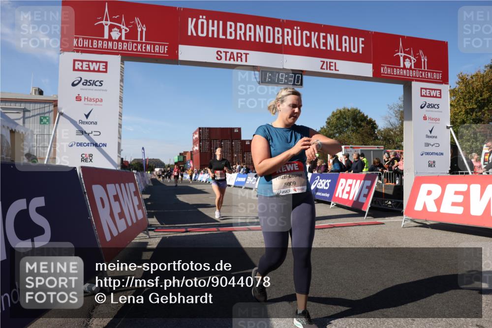03.10.2025 - Köhlbrandbrückenlauf Lena Gebhardt http://msf.ph/oto/9044078 03.10.2025 13:19:31 Ziel 4691, 4971, 5009, 5405, 5443, 5451, 5578, 5838, 6057, 6230, 6753, 6776 meine-sportfotos.de