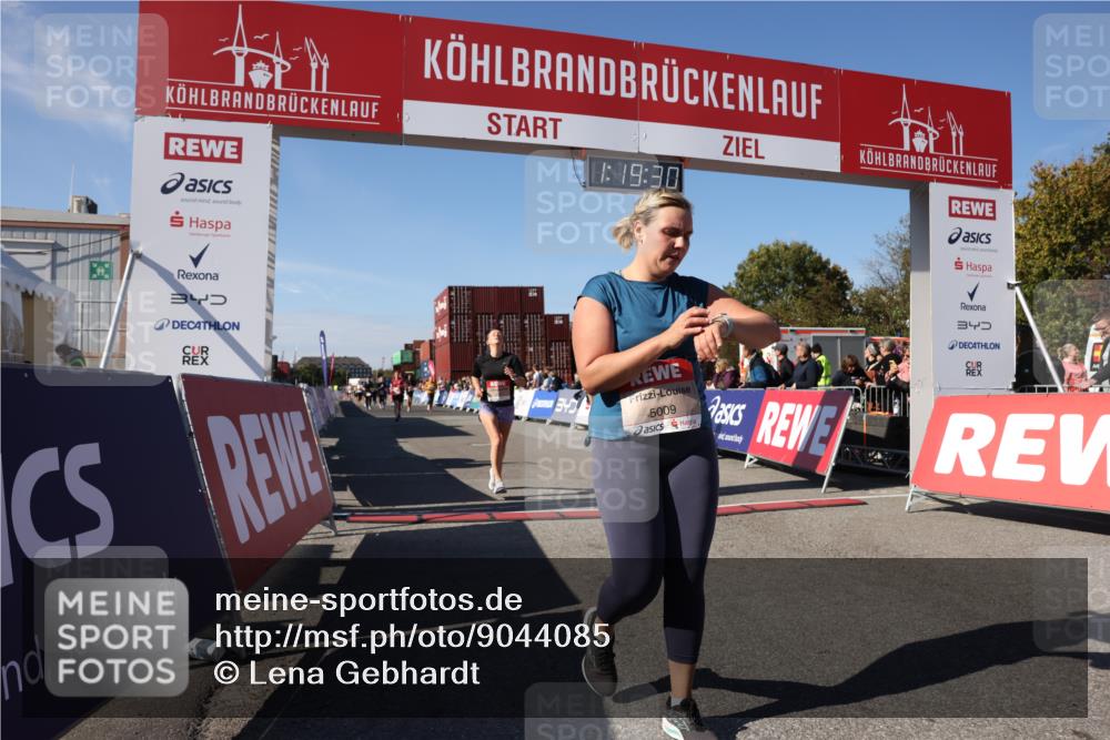 03.10.2025 - Köhlbrandbrückenlauf Lena Gebhardt http://msf.ph/oto/9044085 03.10.2025 13:19:31 Ziel 4691, 4971, 5009, 5405, 5443, 5451, 5578, 5838, 6057, 6230, 6753, 6776 meine-sportfotos.de