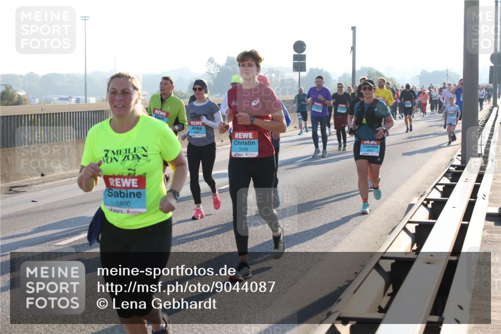 03.10.2025 - Köhlbrandbrückenlauf Lena Gebhardt http://msf.ph/oto/9044087 03.10.2025 09:27:02 Position 1 1800, 2466, 2439, 2830 meine-sportfotos.de