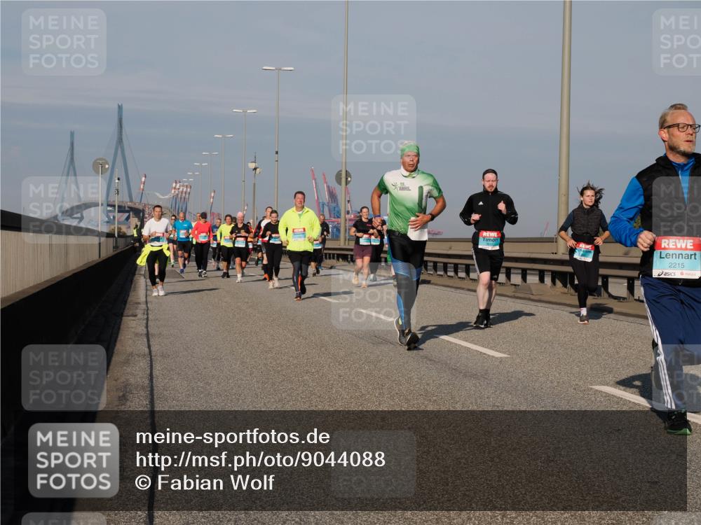 03.10.2025 - Köhlbrandbrückenlauf Fabian Wolf http://msf.ph/oto/9044088 03.10.2025 09:56:54 Position 3 15, 2215 meine-sportfotos.de