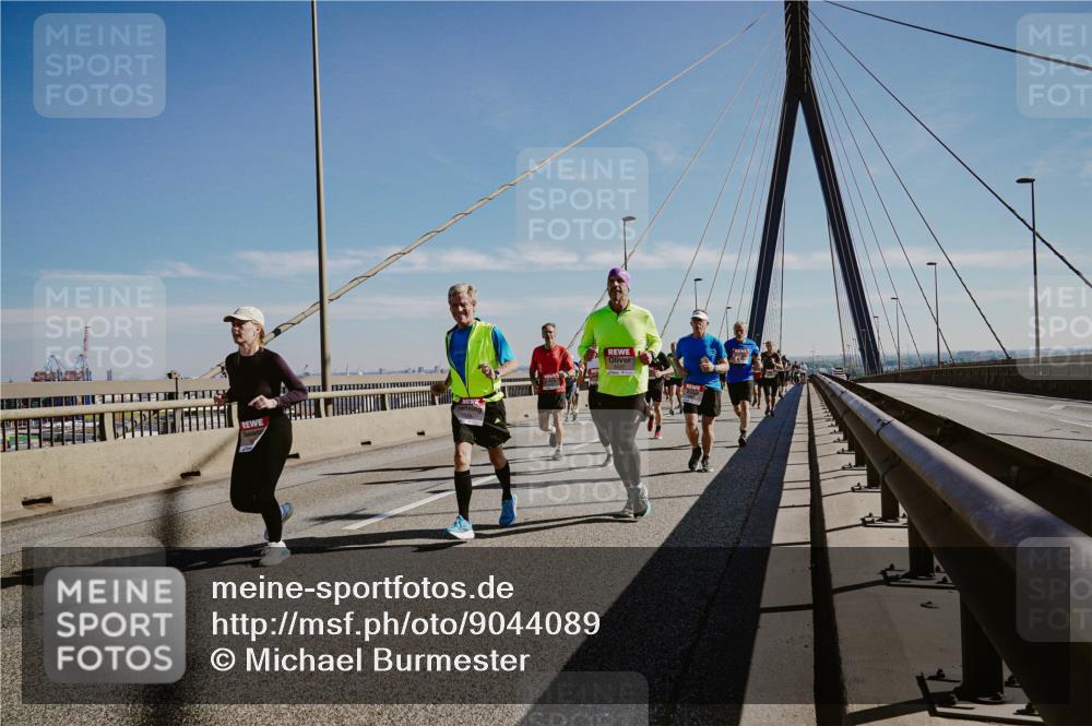 03.10.2025 - Köhlbrandbrückenlauf Michael Burmester http://msf.ph/oto/9044089 03.10.2025 12:25:49 Position 1  meine-sportfotos.de