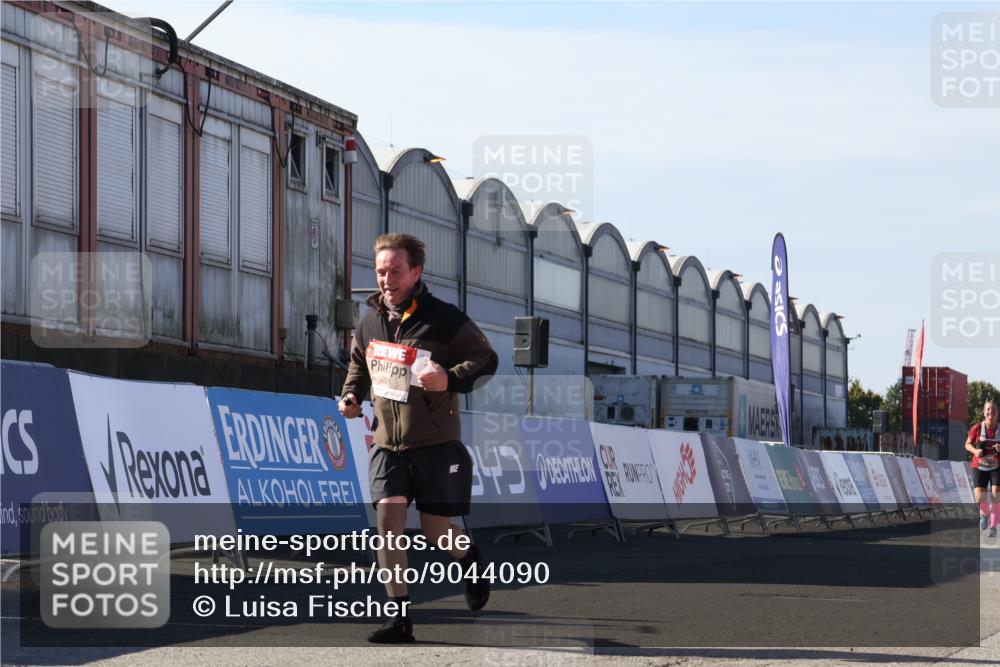 03.10.2025 - Köhlbrandbrückenlauf Luisa Fischer http://msf.ph/oto/9044090 03.10.2025 13:40:39 Ziel 5270, 5558, 5613, 6245, 6278 meine-sportfotos.de
