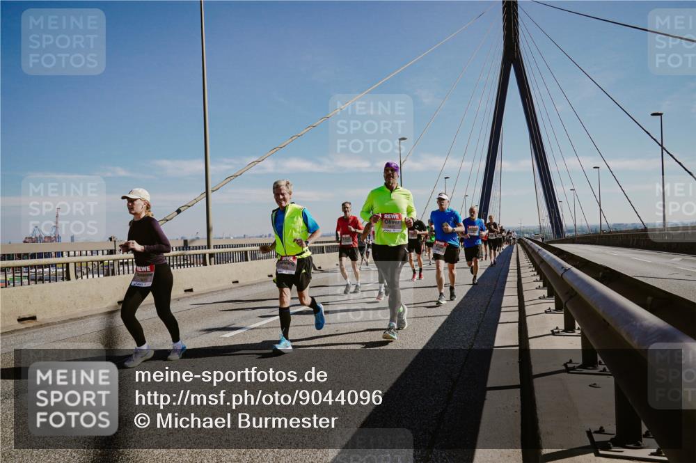 03.10.2025 - Köhlbrandbrückenlauf Michael Burmester http://msf.ph/oto/9044096 03.10.2025 12:25:49 Position 1  meine-sportfotos.de