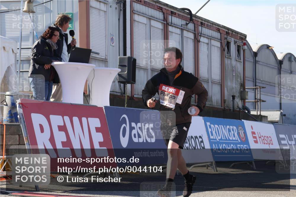 03.10.2025 - Köhlbrandbrückenlauf Luisa Fischer http://msf.ph/oto/9044104 03.10.2025 13:40:40 Ziel 5270, 5558, 6245, 6278 meine-sportfotos.de