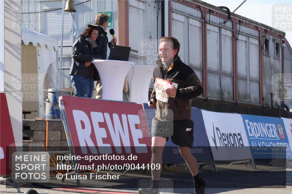03.10.2025 - Köhlbrandbrückenlauf Luisa Fischer http://msf.ph/oto/9044109 03.10.2025 13:40:40 Ziel 5270, 5558, 6245, 6278 meine-sportfotos.de