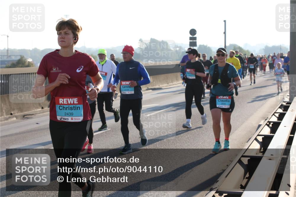 03.10.2025 - Köhlbrandbrückenlauf Lena Gebhardt http://msf.ph/oto/9044110 03.10.2025 09:27:03 Position 1 2439, 2248, 2830 meine-sportfotos.de