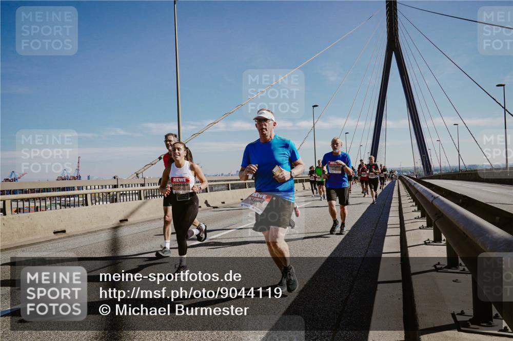 03.10.2025 - Köhlbrandbrückenlauf Michael Burmester http://msf.ph/oto/9044119 03.10.2025 12:25:51 Position 1  meine-sportfotos.de