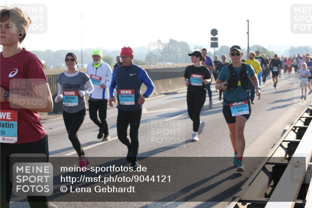 03.10.2025 - Köhlbrandbrückenlauf Lena Gebhardt http://msf.ph/oto/9044121 03.10.2025 09:27:04 Position 1 39, 2248, 2466, 2830 meine-sportfotos.de