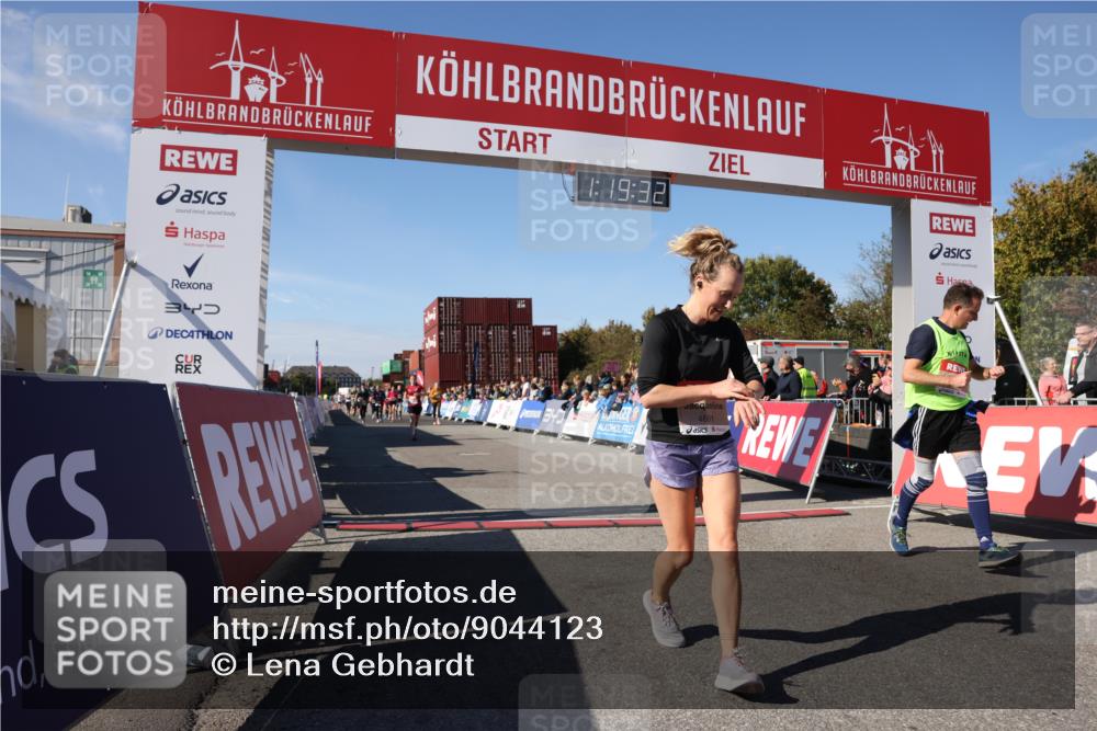03.10.2025 - Köhlbrandbrückenlauf Lena Gebhardt http://msf.ph/oto/9044123 03.10.2025 13:19:33 Ziel 4691, 4971, 5009, 5405, 5443, 5451, 5578, 5838, 6230, 6753, 6776 meine-sportfotos.de