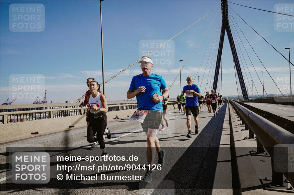 03.10.2025 - Köhlbrandbrückenlauf Michael Burmester http://msf.ph/oto/9044126 03.10.2025 12:25:51 Position 1  meine-sportfotos.de