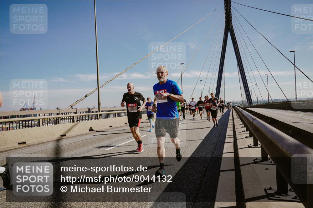 03.10.2025 - Köhlbrandbrückenlauf Michael Burmester http://msf.ph/oto/9044132 03.10.2025 12:25:52 Position 1  meine-sportfotos.de