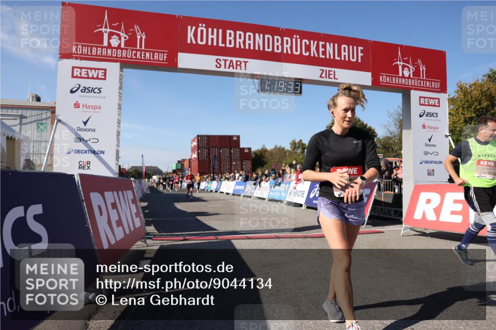 03.10.2025 - Köhlbrandbrückenlauf Lena Gebhardt http://msf.ph/oto/9044134 03.10.2025 13:19:33 Ziel 4691, 4971, 5009, 5405, 5443, 5451, 5578, 5838, 6230, 6753, 6776 meine-sportfotos.de