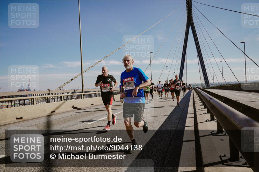 03.10.2025 - Köhlbrandbrückenlauf Michael Burmester http://msf.ph/oto/9044138 03.10.2025 12:25:52 Position 1  meine-sportfotos.de