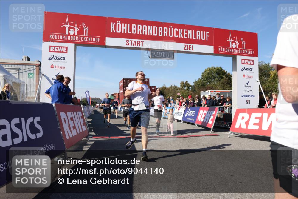 03.10.2025 - Köhlbrandbrückenlauf Lena Gebhardt http://msf.ph/oto/9044140 03.10.2025 13:00:12 Ziel 4020, 4192, 4250, 4261, 4319, 6097, 6203, 6368, 6760, 6798 meine-sportfotos.de