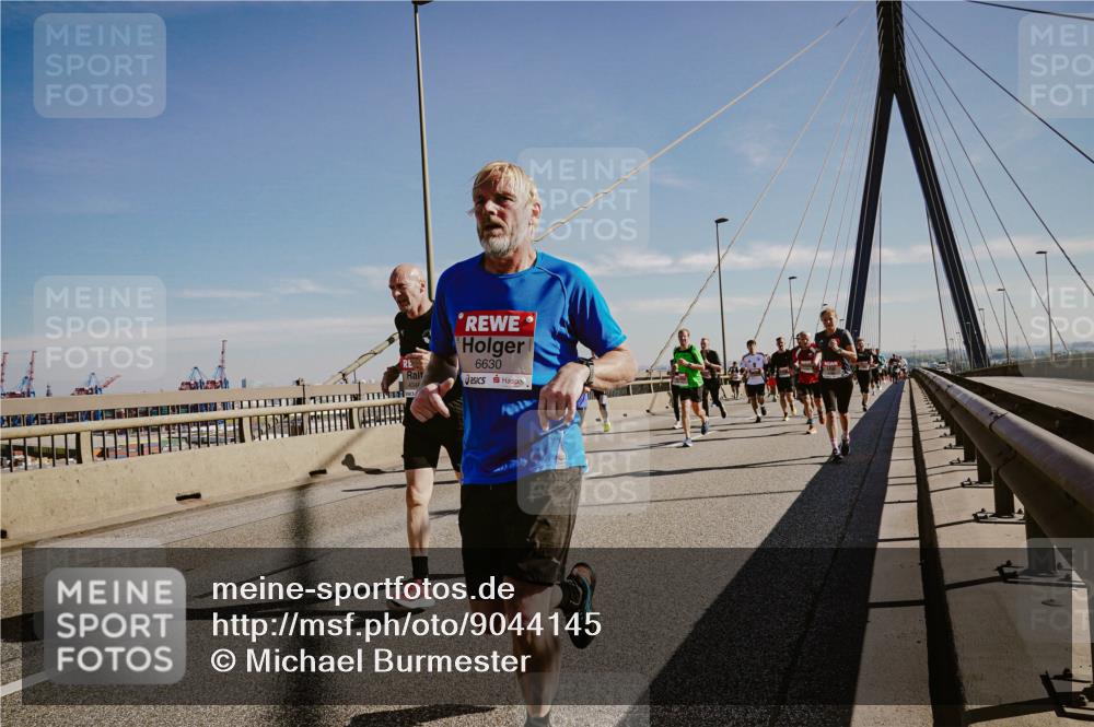03.10.2025 - Köhlbrandbrückenlauf Michael Burmester http://msf.ph/oto/9044145 03.10.2025 12:25:52 Position 1 6630 meine-sportfotos.de