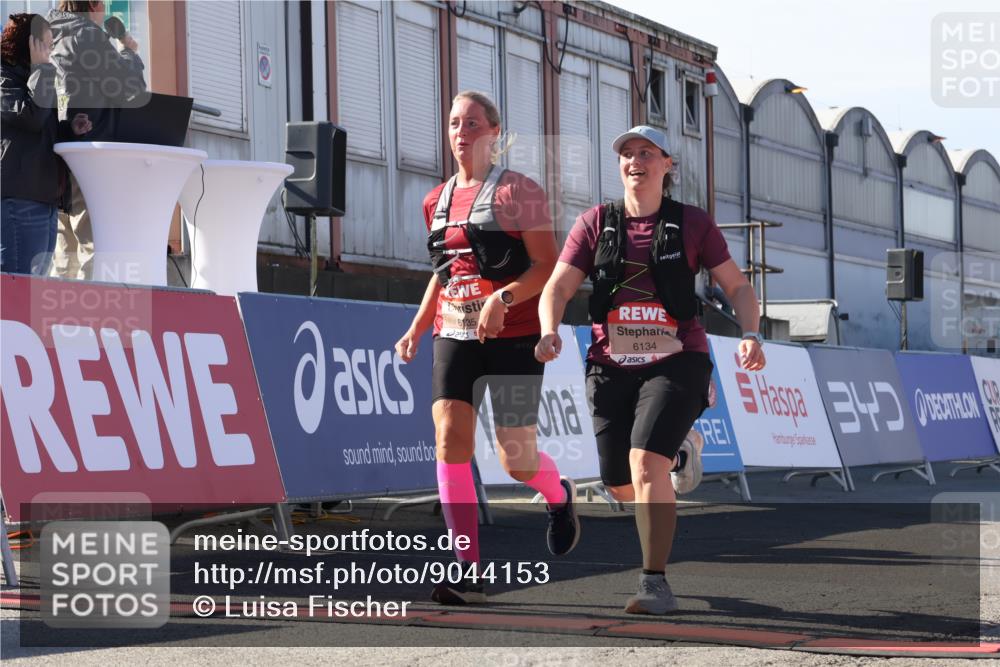 03.10.2025 - Köhlbrandbrückenlauf Luisa Fischer http://msf.ph/oto/9044153 03.10.2025 13:40:48 Ziel 5495, 5496, 5558, 6134, 6135 meine-sportfotos.de