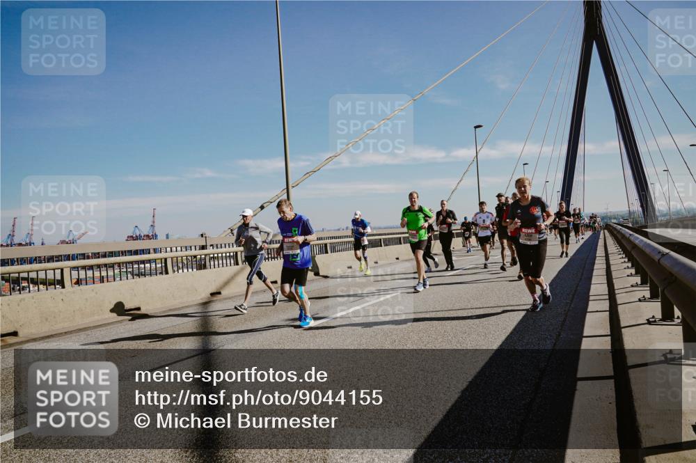 03.10.2025 - Köhlbrandbrückenlauf Michael Burmester http://msf.ph/oto/9044155 03.10.2025 12:25:53 Position 1  meine-sportfotos.de