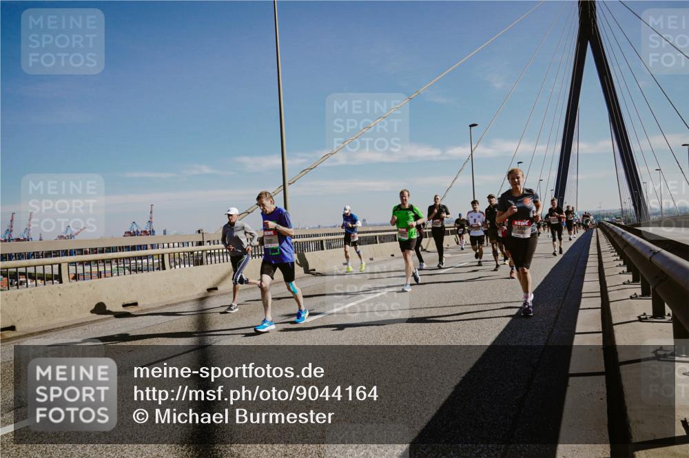 03.10.2025 - Köhlbrandbrückenlauf Michael Burmester http://msf.ph/oto/9044164 03.10.2025 12:25:53 Position 1  meine-sportfotos.de