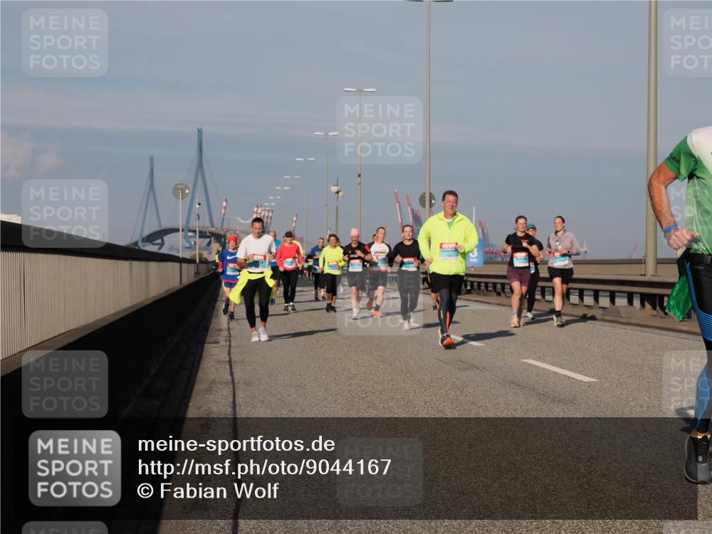 03.10.2025 - Köhlbrandbrückenlauf Fabian Wolf http://msf.ph/oto/9044167 03.10.2025 09:56:56 Position 3  meine-sportfotos.de