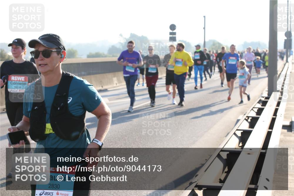 03.10.2025 - Köhlbrandbrückenlauf Lena Gebhardt http://msf.ph/oto/9044173 03.10.2025 09:27:06 Position 1 2014, 2830 meine-sportfotos.de