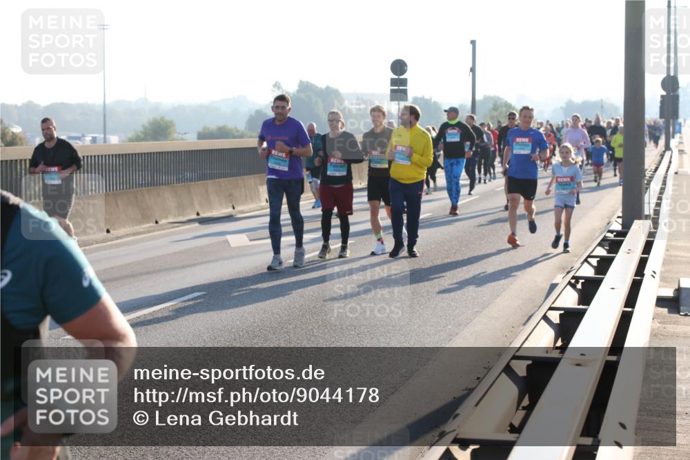 03.10.2025 - Köhlbrandbrückenlauf Lena Gebhardt http://msf.ph/oto/9044178 03.10.2025 09:27:06 Position 1  meine-sportfotos.de