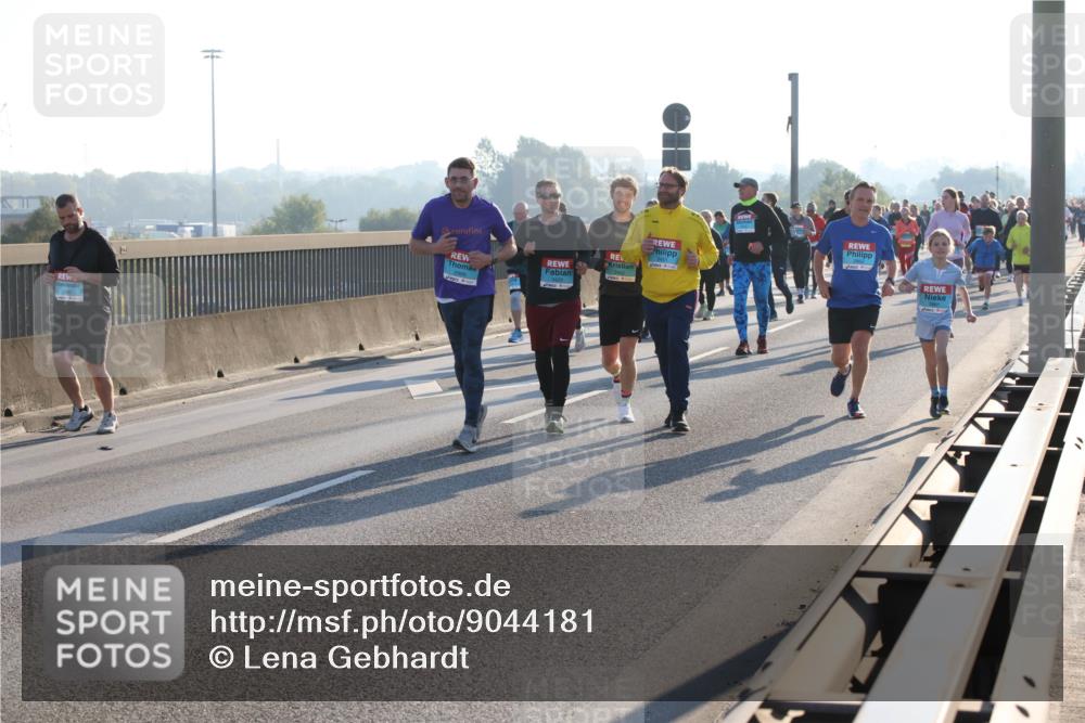 03.10.2025 - Köhlbrandbrückenlauf Lena Gebhardt http://msf.ph/oto/9044181 03.10.2025 09:27:07 Position 1  meine-sportfotos.de