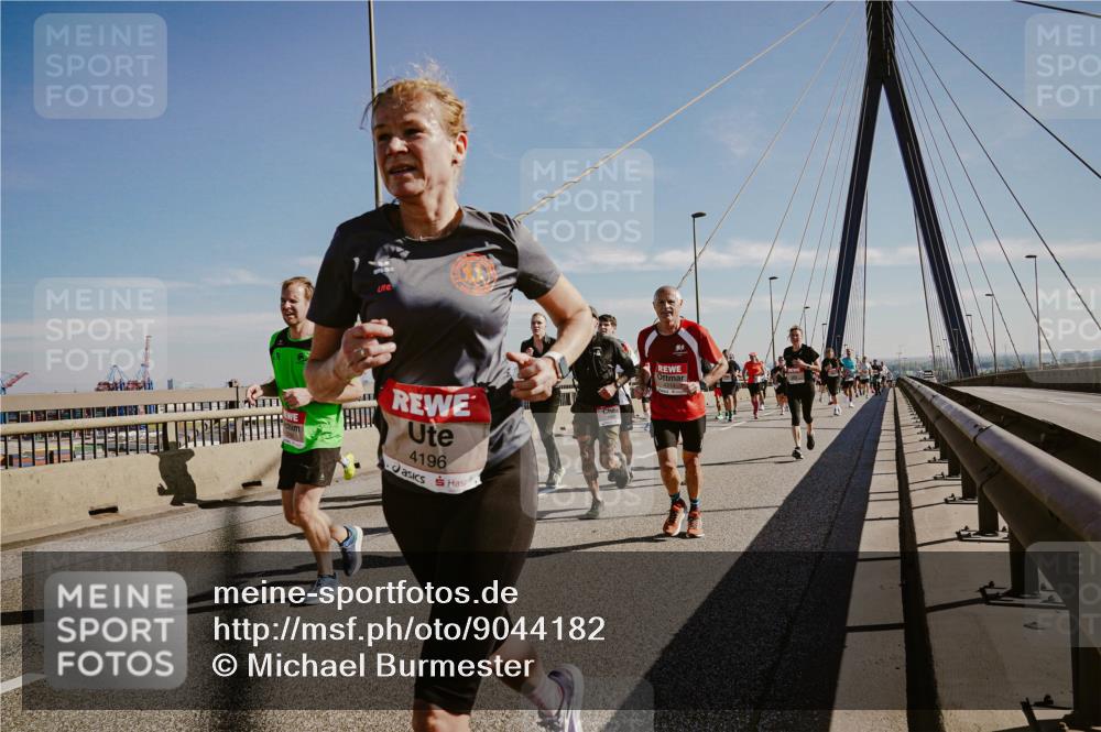 03.10.2025 - Köhlbrandbrückenlauf Michael Burmester http://msf.ph/oto/9044182 03.10.2025 12:25:55 Position 1 4196 meine-sportfotos.de