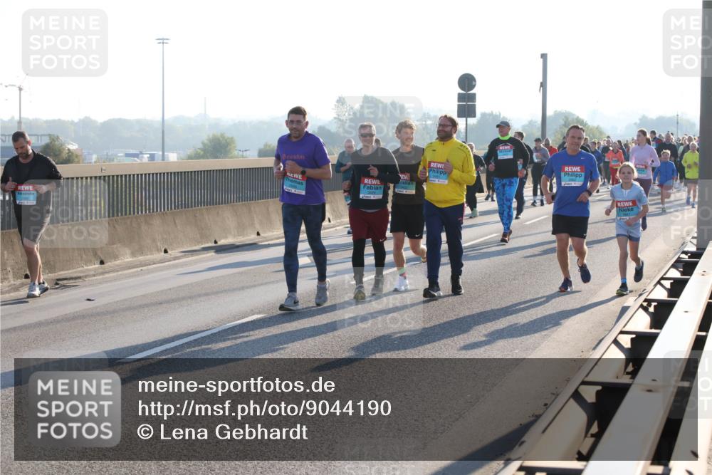 03.10.2025 - Köhlbrandbrückenlauf Lena Gebhardt http://msf.ph/oto/9044190 03.10.2025 09:27:07 Position 1 2988 meine-sportfotos.de