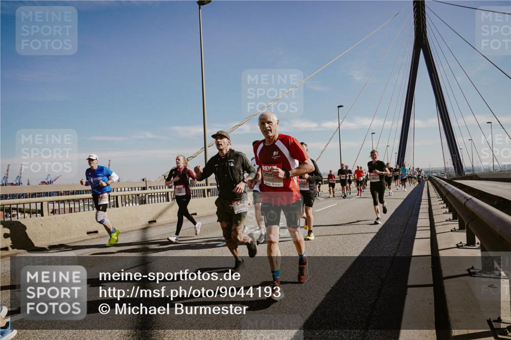03.10.2025 - Köhlbrandbrückenlauf Michael Burmester http://msf.ph/oto/9044193 03.10.2025 12:25:55 Position 1 4310 meine-sportfotos.de