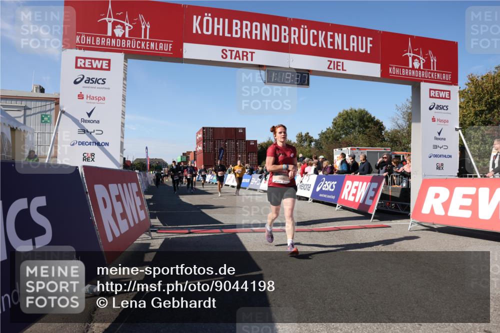 03.10.2025 - Köhlbrandbrückenlauf Lena Gebhardt http://msf.ph/oto/9044198 03.10.2025 13:19:38 Ziel 4691, 4971, 4981, 5047, 5148, 5405, 5578, 5647, 5648, 5650, 5838, 5931, 5975, 6382, 6383, 6600, 6776 meine-sportfotos.de