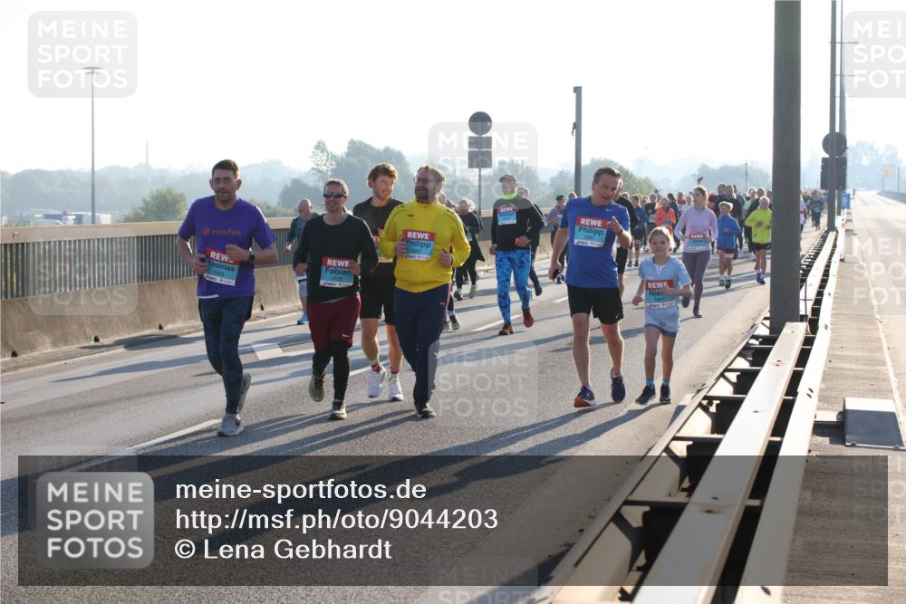 03.10.2025 - Köhlbrandbrückenlauf Lena Gebhardt http://msf.ph/oto/9044203 03.10.2025 09:27:07 Position 1  meine-sportfotos.de